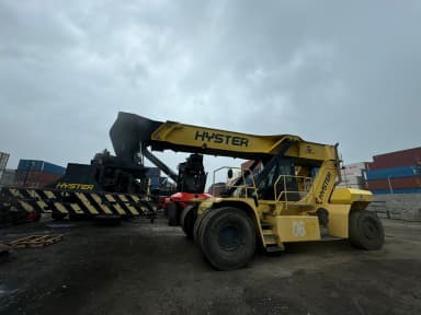 Reach Stacker